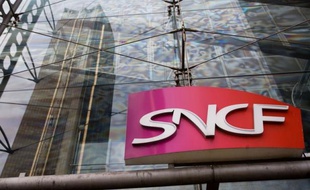 Contre les retards et les dégradations, la SNCF dégaine une arme inattendue: un garde-chasse, William Hup, traque sans relâche depuis trois ans lapins et blaireaux, dont les galeries sont une terrible nuisance pour les voies.