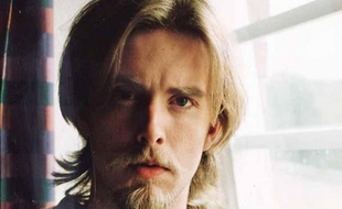 L'extrémiste norvégien Kristian Vikernes en garde à vue dans une procédure terroriste n'ayant abouti à aucune charge raconte son arrestation sur son blog où il loue le comportement "exemplaire" des policiers.