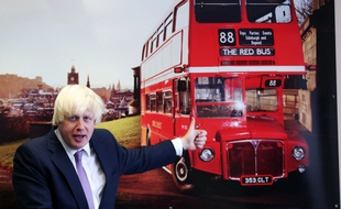 L'obsession pour les bus de Boris Johnson suscite de nombreuses interrogations.