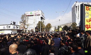 Manifestation contre la hausse des prix de l'essence à Yassoudj, en Iran, le 16 novembre 2019.