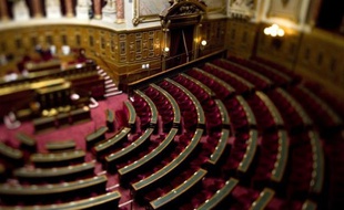 Voyages, crédits de réception, voitures, indemnités: le président PS du Sénat, Jean-Pierre Bel, qui souhaite un Sénat "exemplaire" s'est lancé dans un plan de réduction du train de vie des élus, maintes fois décrié
