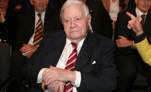 Helmut Schmidt met en garde contre une troisième Guerre mondiale.