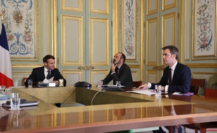 Emmanuel Macron, Edouard Philippe et Olivier Véran à l'Elysée, le 24 mars 2020.