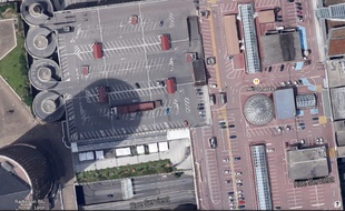 Les toits du centre commercial de la Part-Dieu vu du ciel - Google eart