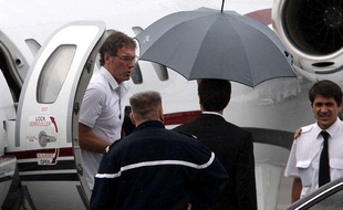 Laurent Blanc à son arrivée à l'aéroport de Bordeaux, le 7 mai 2011.