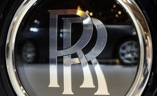 Le motoriste britannique Rolls-Royce a annoncé lundi avoir signé un contrat "de plus d'un milliard de livres" (1,24 milliard d'euros) avec le ministère de la Défense britannique, portant sur la fourniture de réacteurs pour des sous-marins nucléaires.