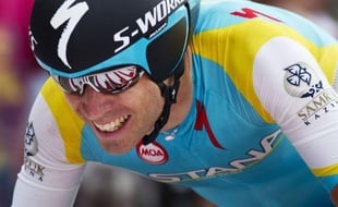 Le Suédois Fredrik Kessiakoff (Astana) remporte la 11e étape du Tour d'Espagne, un contre-la-montre individuel de 39,4 km entre Cambados et Pontevedra (nord-ouest), l'Espagnol Joaquim Rodriguez (Katusha) conservant d'extrême justesse le maillot rouge de leader.