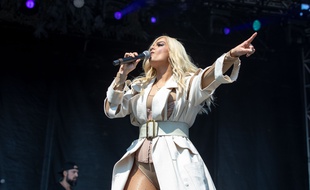 Bebe Rexha évoque ouvertement ses troubles mentaux malgré les réticences de son label.