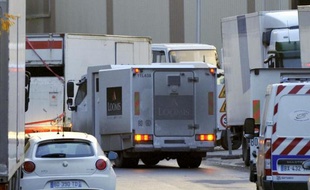 Un fourgon de transport de fonds de la société Loomis, le 19 octobre 2012 à Aubervilliers