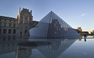 Ouvert en début de mâtinée, le musée du Louvre a finalement fermé ses portes.