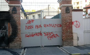Le siège du PS à Toulouse une nouvelle fois dégradé dans la nuit du 24 au 25 août 2015.