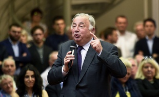 Gérard Larcher au milieu des siens, à Valenciennes.