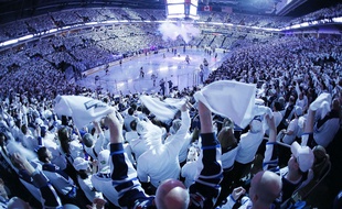 Des supporters de Winnipeg lors du match contre Anaheim le 22 avril 2015.