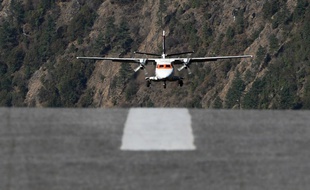 (Photo d'illustration) Un avion de tourisme atterrit.