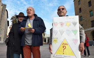 Manifestation contre une "carte de secours" destinée aux sans-abris le 3 décembre 201 à Marseille