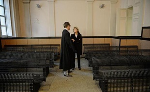 Sylvie Andrieux et son avocat Grégoire Ladouari dans le palais de justice d'Aix-en-Provence le 2 juin 2014