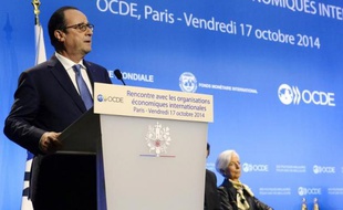 Le président français François Hollande lors d'une réunion de l'OCDE à Paris, le 17 octobre 2014