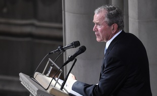 George W. Bush rend hommage à John McCain, à Washington, le 1er septembre 2018.