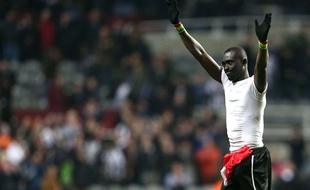 L'attaquant de Newcastle, Papiss Cissé, lors de la victoire de son équipe en Ligue Europa contre Braga, le 11 avril 2013.