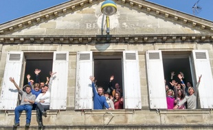 Les membres de l'association Supercoop Bordeaux dans leurs locaux à Bègles.
