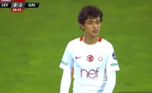 Mustafa Kapi a joué pour Galatasaray alors qu'il n'a que 14 ans.