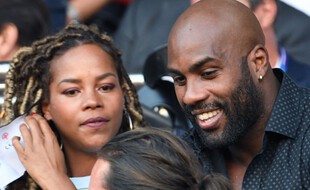 Teddy Riner et sa compagne au Parc des Princes, le 14 août 2021.