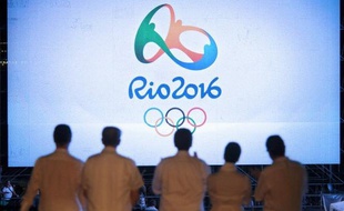 Aussi splendide et accueillante que chaotique et violente, Rio de Janeiro revêt officiellement dimanche le costume de prochaine ville-hôte des JO avec le défi titanesque de réussir dans quatre ans les premiers Jeux organisés en Amérique du sud.