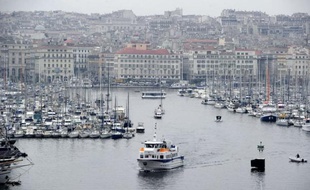 L'évacuation de 4.300 Marseillais a débuté mercredi matin dans le cadre d'une opération visant à déplacer une bombe américaine de 250 kg datant de la seconde guerre mondiale, découverte sur le chantier d'un musée au Vieux-Port, au coeur de la cité phocéenne.