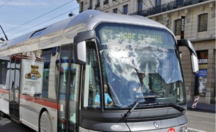 Les TCL veulent limiter la vente dans les bus pour améliorer la régularité.