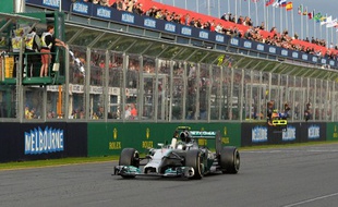 le pilote allemand Nico Rosberg (Mercedes) remporte le Grand Prix d'Australie de Formule 1, le 16 mars 2014, à Melbourne.