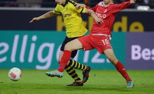 Dortmund a été tenu en échec par Düsseldorf (1-1) mardi soir, un nul inquiétant avant le déplacement samedi au Bayern Munich, lors d'une 14e journée du Championnat d'Allemagne marquée par les chutes de Schalke à Hambourg et de Francfort face à Mayence.