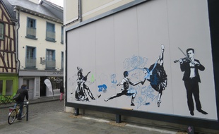 Inaugurée dimanche, l'oeuvre signée Blek le Rat a été recouverte de tags dans la nuit de mardi à mercredi.