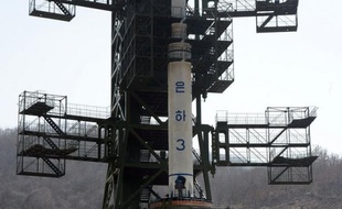 La Corée du Sud consulte tous azimuts mardi dans l'espoir de contraindre l'ennemi du Nord à renoncer au tir d'un lanceur de satellite civil que les Occidentaux et une partie de la communauté internationale soupçonnent d'être un missile balistique.