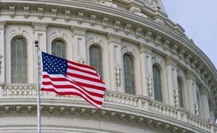 La commission du Renseignement du Sénat américain a validé jeudi un timide projet de réforme des lois encadrant les activités de surveillance des services américains de renseignement, première étape d'une longue procédure parlementaire mise en branle par les révélations d'Edward Snowden.