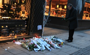 Illustrations, hommages et marché de Noël vide à Strasbourg, deux jours après la fusillade au marché de Noël. Le 13 décembre 2018.