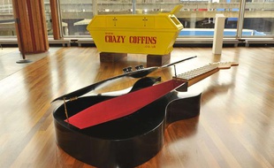 En Grande-Bretagne, une entreprise propose des cercueils atypiques, ou «Crazy Coffins».