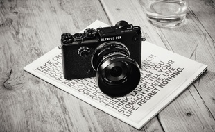 En rééditant son PEN-F, Olympus associe passé et présent dans un hybride particulièrement réussi.