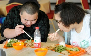 Des jeunes chinois dans un centre diététique le 11 novembre 2011 à Pekin