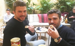 Guillaume Coiffe (à gauche) et Jeremy Strohner ont racheté la conserverie Henri Piquet à Cestas, près de Bordeaux.