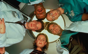 Noah Wyle, Eriq La Salle, Anthony Edwards, George Clooney et Sherry Stringfield.
