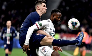 Moussa Dembélé, ici à la lutte avec Thomas Meunier, a pesé sur la défense parisienne