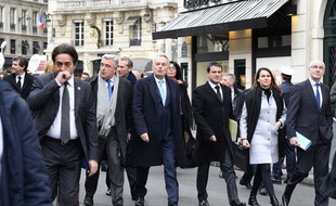 Comme avant le premier conseil des ministres de chaque année, le gouvernement prend son petit-déjeuner place Beauvau et rejoint l'Elysée à pied, distant de quelques mètres.