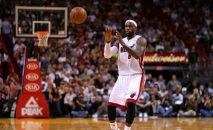 Le champion sortant de NBA Miami a remporté vendredi sa 25ème victoire consécutive en battant dans sa salle et devant plus de 20.000 spectateurs Detroit 103-89, avec notamment 29 points et huit rebonds de sa vedette LeBron James.