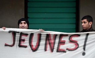 Des habitants d'un quartier de Strasbourg manifestent contre l'endoctrinement d'adolescents pour le Jihad en Syria le 8 février 2014