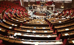 Le projet de loi sur la déontologie des fonctionnaires a été adopté le 7 octobre 2015 à l'Assemblée nationale