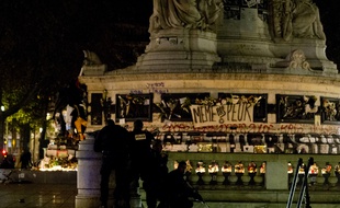 Des forces de police après un mouvement de foule Place de la République, le 15 novembre 2015, à Paris.