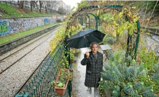 Denis Loubaton, président de l'association Les Jardins du Ruisseau, où l'on peut venir partager un bout de nature.