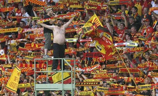 Le kop lensois au stade Bollaert, le 7 août 2010.