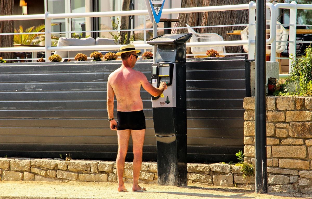 Vendée : La ville des Sables-d'Olonne lance une campagne contre les vacanciers qui se promènent en slip