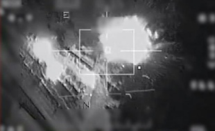 Capture d'écran d'un bombardement de l'EI à Mossoul par l'armée française, le 24 novembre 2015